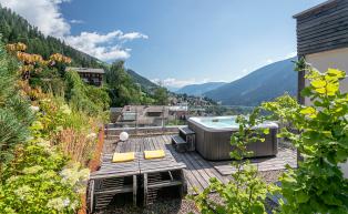 Panoramic rooftop terrace with hot tub 