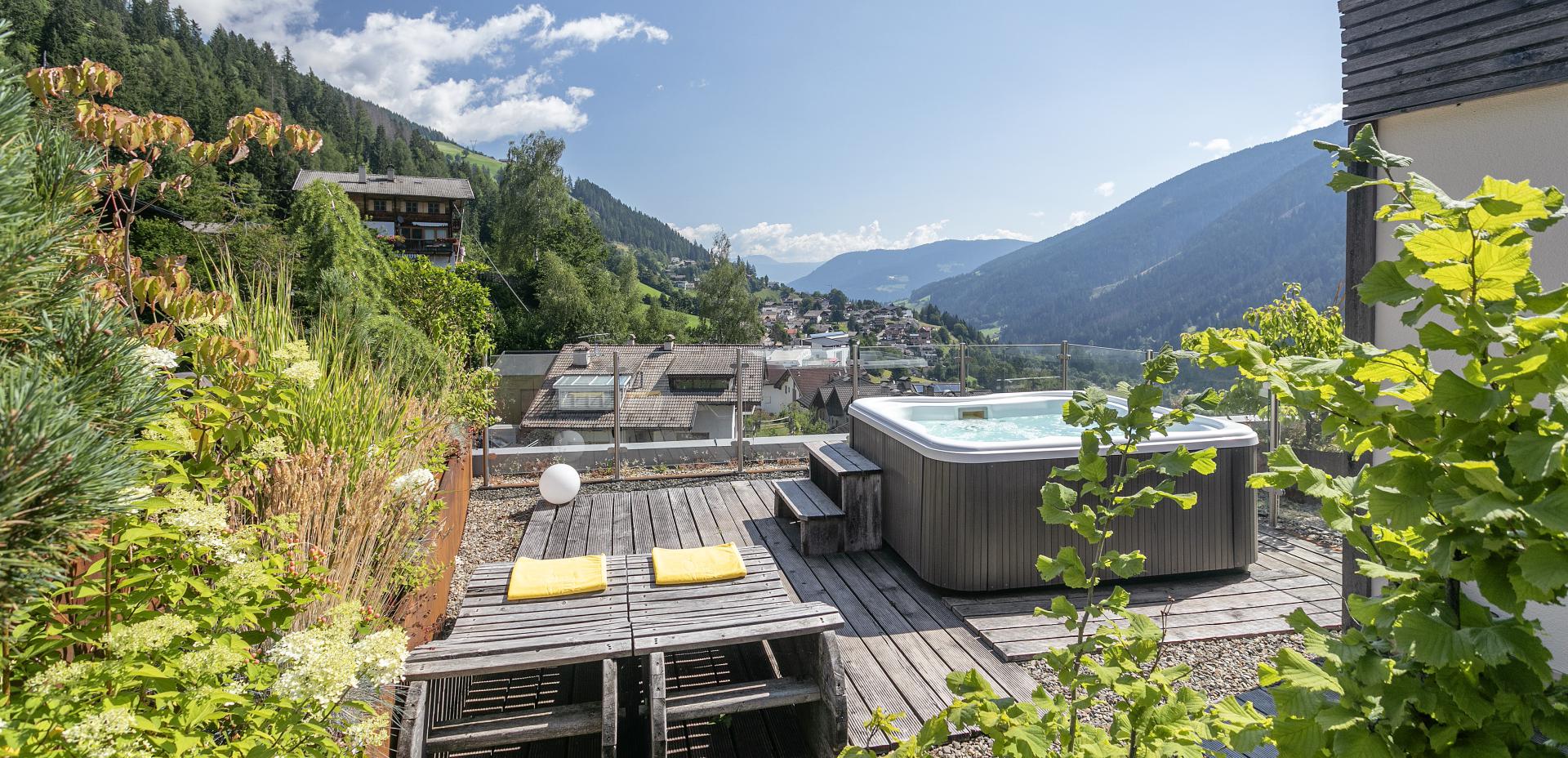 Hot tub on the rooftop terrace of Vitalhotel Rainer